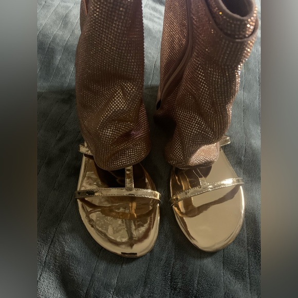 Cape Robbin Carami Round Toe Fold Over Flat Sandals - Picture 4 of 12